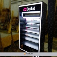 Expositor de Chão para Maquiagem em MDF com Iluminação em LED 